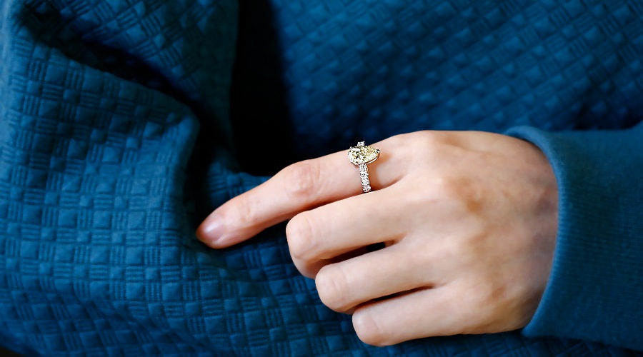 ダイヤモンド リング 2ct N SI1 ペアシェイプ ブリリアント カット