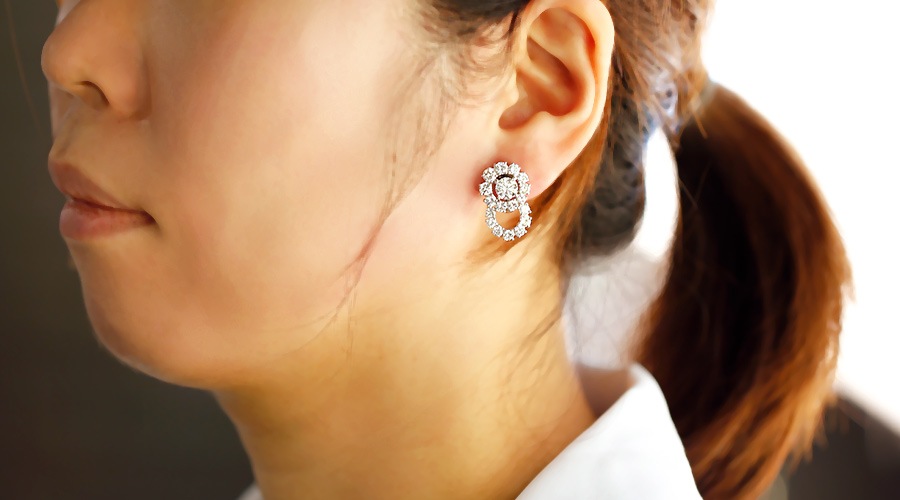 K14WG フラワー ダイヤモンド ピアス 0.02CT