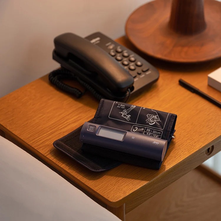 A&D 上腕式ホースレス血圧計 UA-1100NFC（NFC通信機能付）