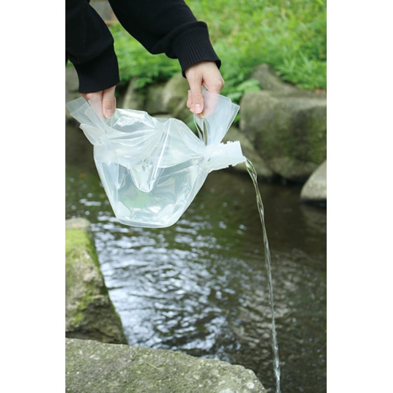 持ちやすく、こぼれにくく、注ぎやすい! 非常用給水袋 1枚