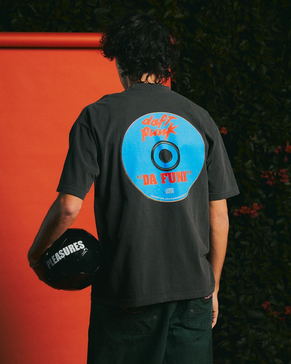 ��PLEASURES/�ץ쥸�㡼����DAFT PUNK/���եȡ��ѥ󥯡�DA FUNK T-SHIRT T����� / FADED BLACK