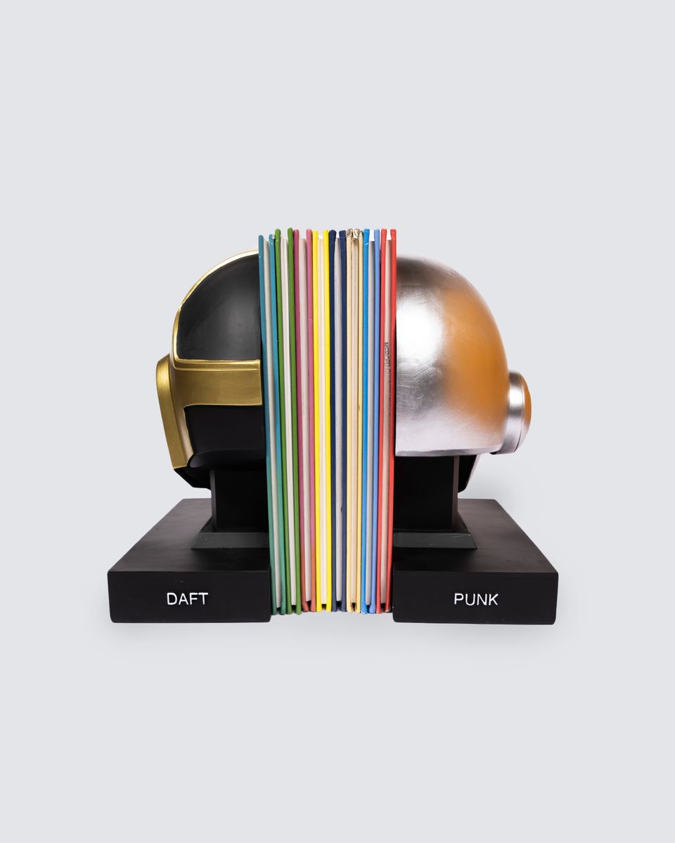 ��PLEASURES/�ץ쥸�㡼����DAFT PUNK/���եȡ��ѥ󥯡�HELMETS BOOKEND �֥å������ / METALLIC