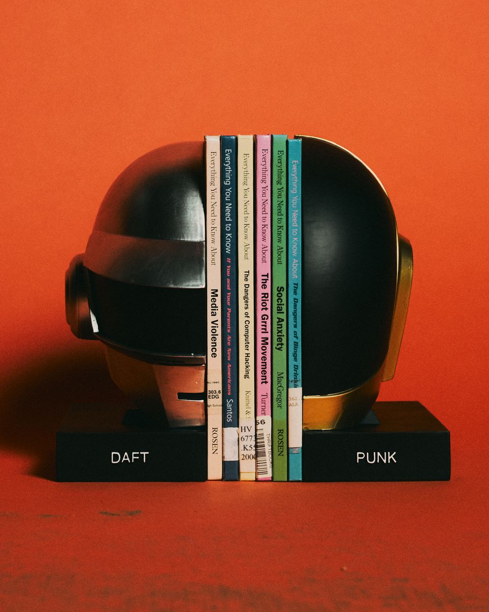 ��PLEASURES/�ץ쥸�㡼����DAFT PUNK/���եȡ��ѥ󥯡�HELMETS BOOKEND �֥å������ / METALLIC