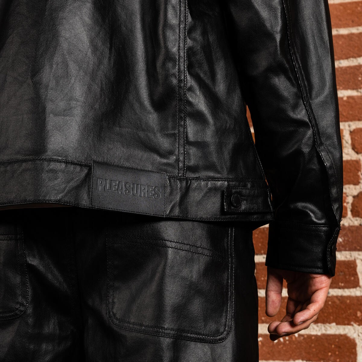 ��PLEASURES/�ץ쥸�㡼����LATEX TRUCKER JACKET �ȥ�å������㥱�å� / BLACK