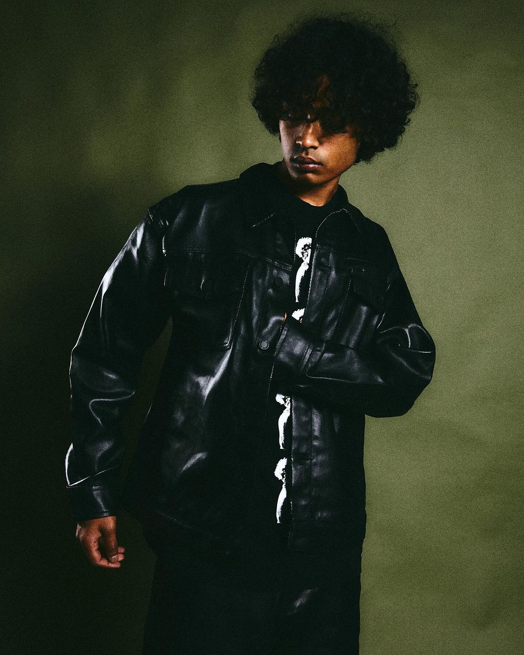 ��PLEASURES/�ץ쥸�㡼����LATEX TRUCKER JACKET �ȥ�å������㥱�å� / BLACK