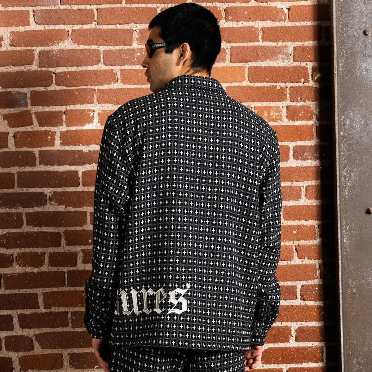 ��PLEASURES/�ץ쥸�㡼����CROSS WORK SHIRT Ĺµ����� / GREY