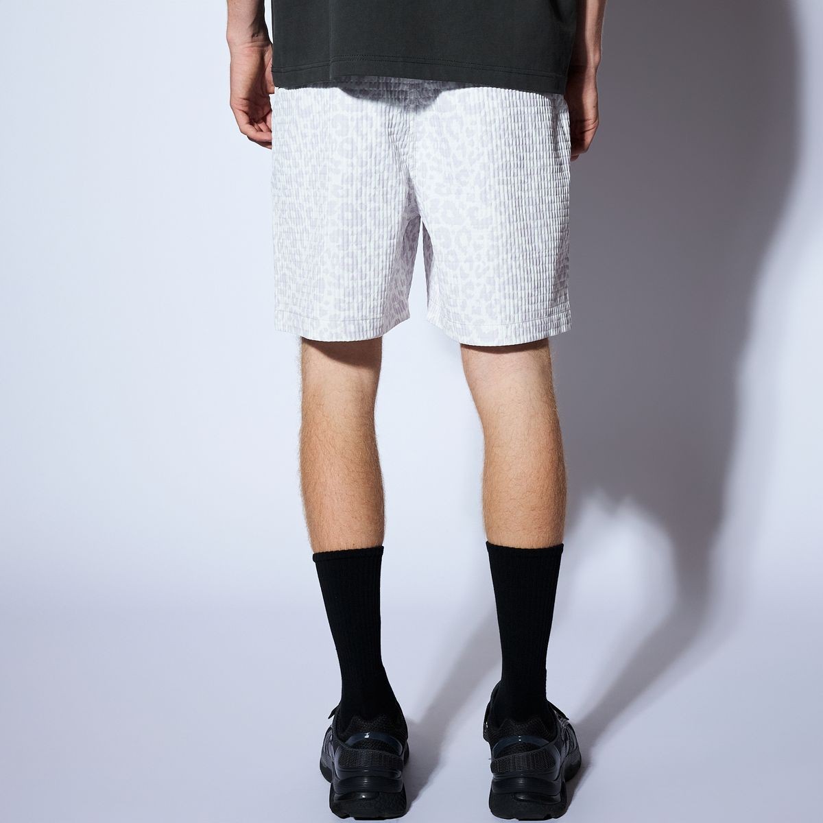 PLEASURES/ץ쥸㡼LEOPARD ACTIVE SHORTS 硼ȥѥ / OFF WHITE
