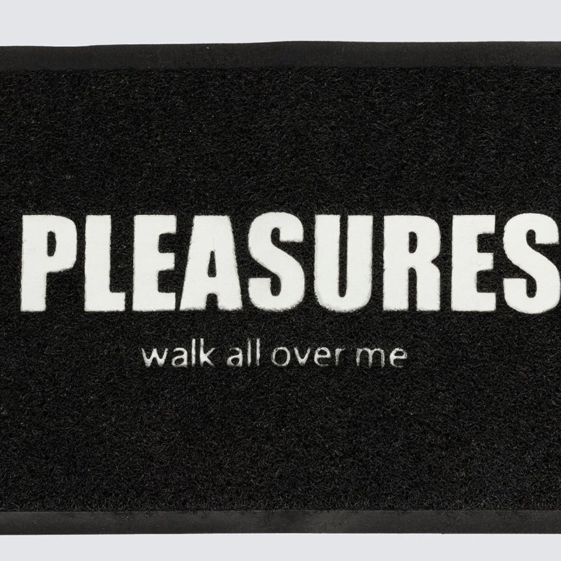 PLEASURES/ץ쥸㡼OVER ME RUBBER DOOR MAT ɥޥå / BLACK