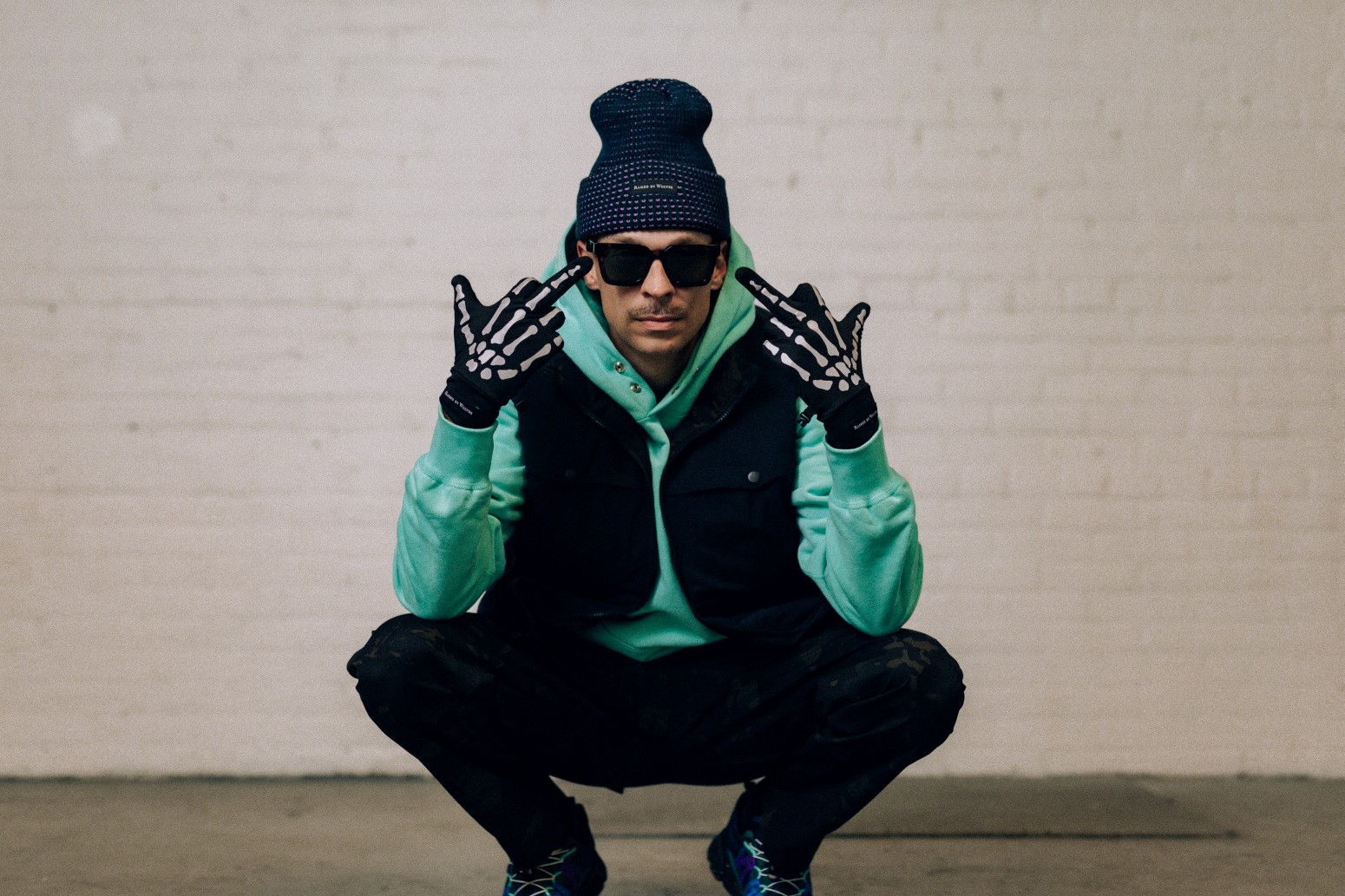 ��RAISED BY WOLVES/�쥤���ɥХ�����֥���WESTERN REVERSIBLE DOWN VEST �٥��� / BLACK