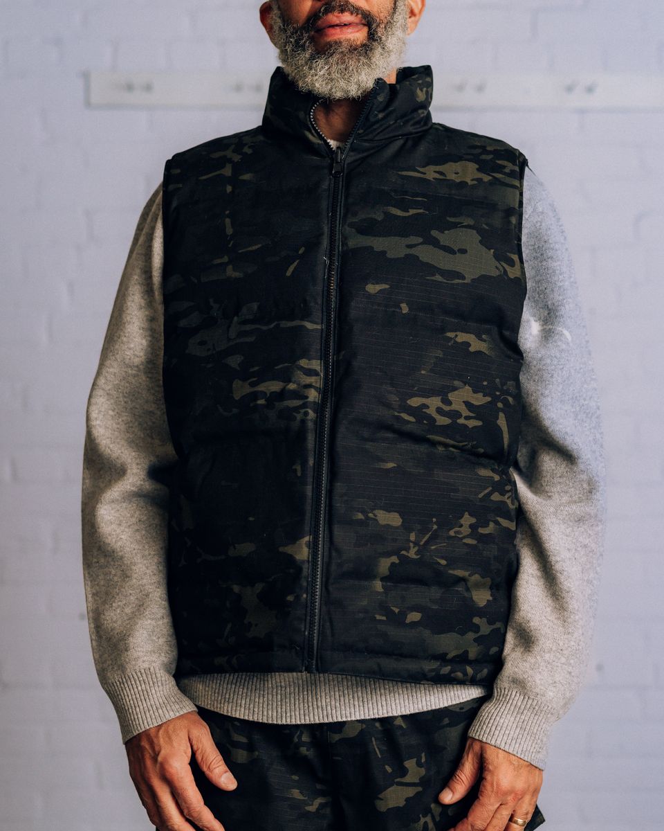 ��RAISED BY WOLVES/�쥤���ɥХ�����֥���WESTERN REVERSIBLE DOWN VEST �٥��� / BLACK