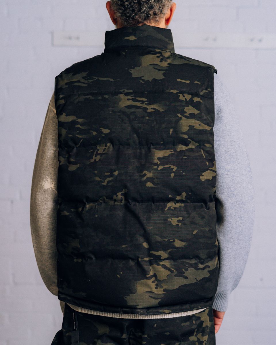 ��RAISED BY WOLVES/�쥤���ɥХ�����֥���WESTERN REVERSIBLE DOWN VEST �٥��� / BLACK