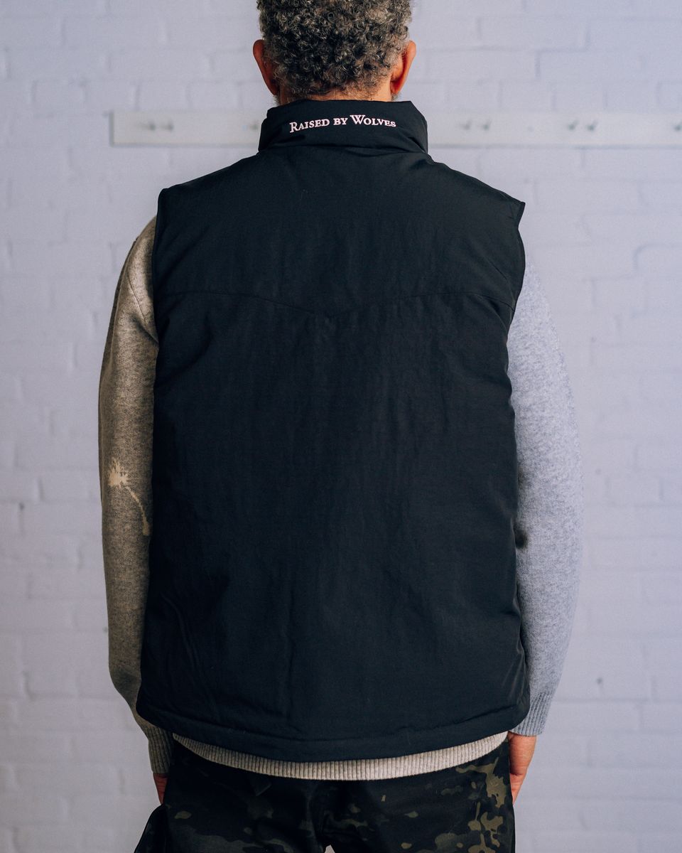 ��RAISED BY WOLVES/�쥤���ɥХ�����֥���WESTERN REVERSIBLE DOWN VEST �٥��� / BLACK