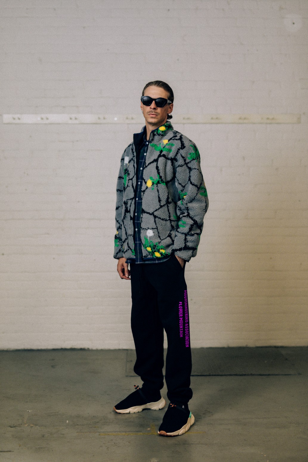 ��RAISED BY WOLVES/�쥤���ɥХ�����֥���DMA REVERSIBLE FLEECE JACKET ���㥱�å� / BLACK