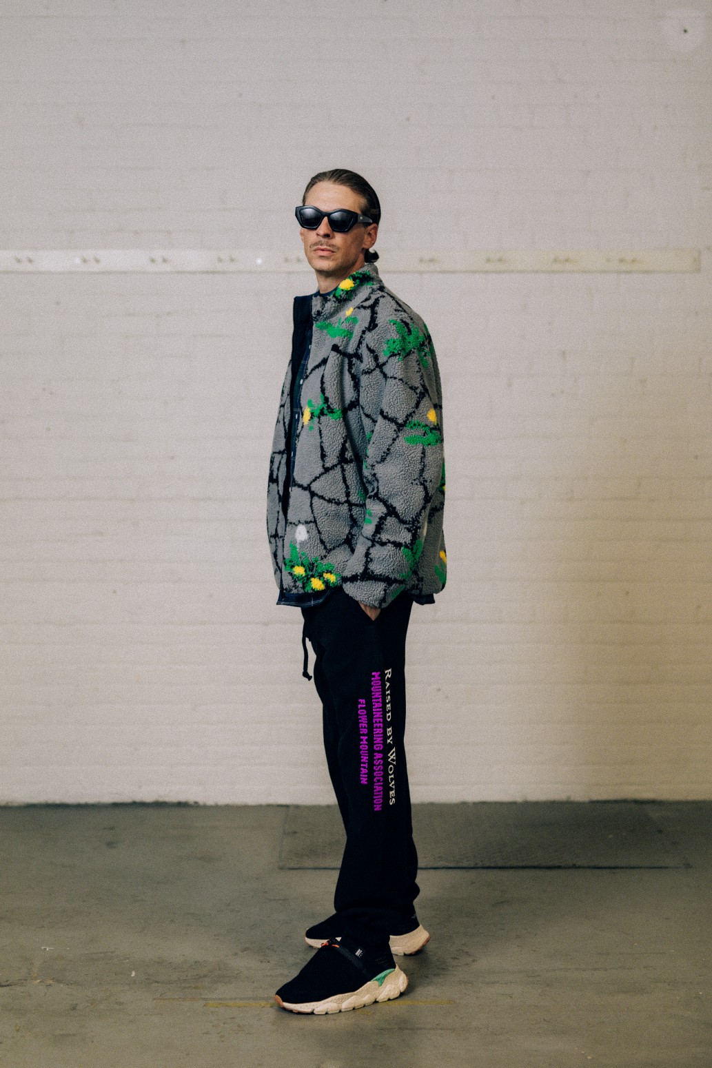 ��RAISED BY WOLVES/�쥤���ɥХ�����֥���DMA REVERSIBLE FLEECE JACKET ���㥱�å� / BLACK