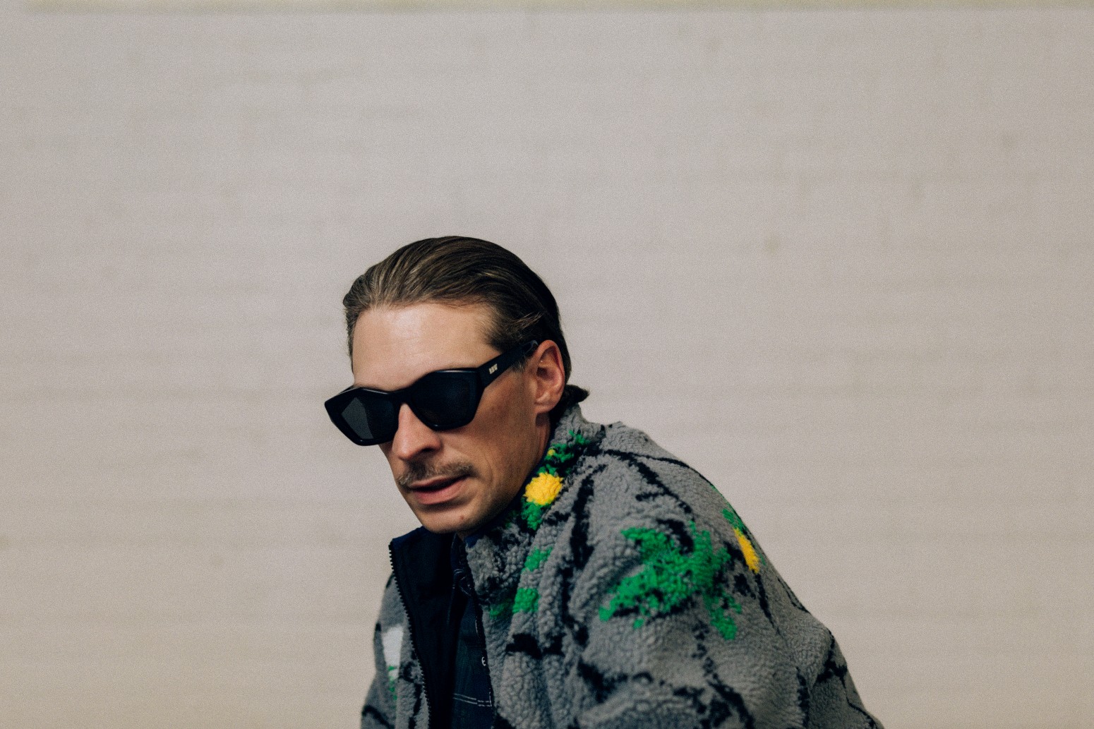 ��RAISED BY WOLVES/�쥤���ɥХ�����֥���DMA REVERSIBLE FLEECE JACKET ���㥱�å� / BLACK