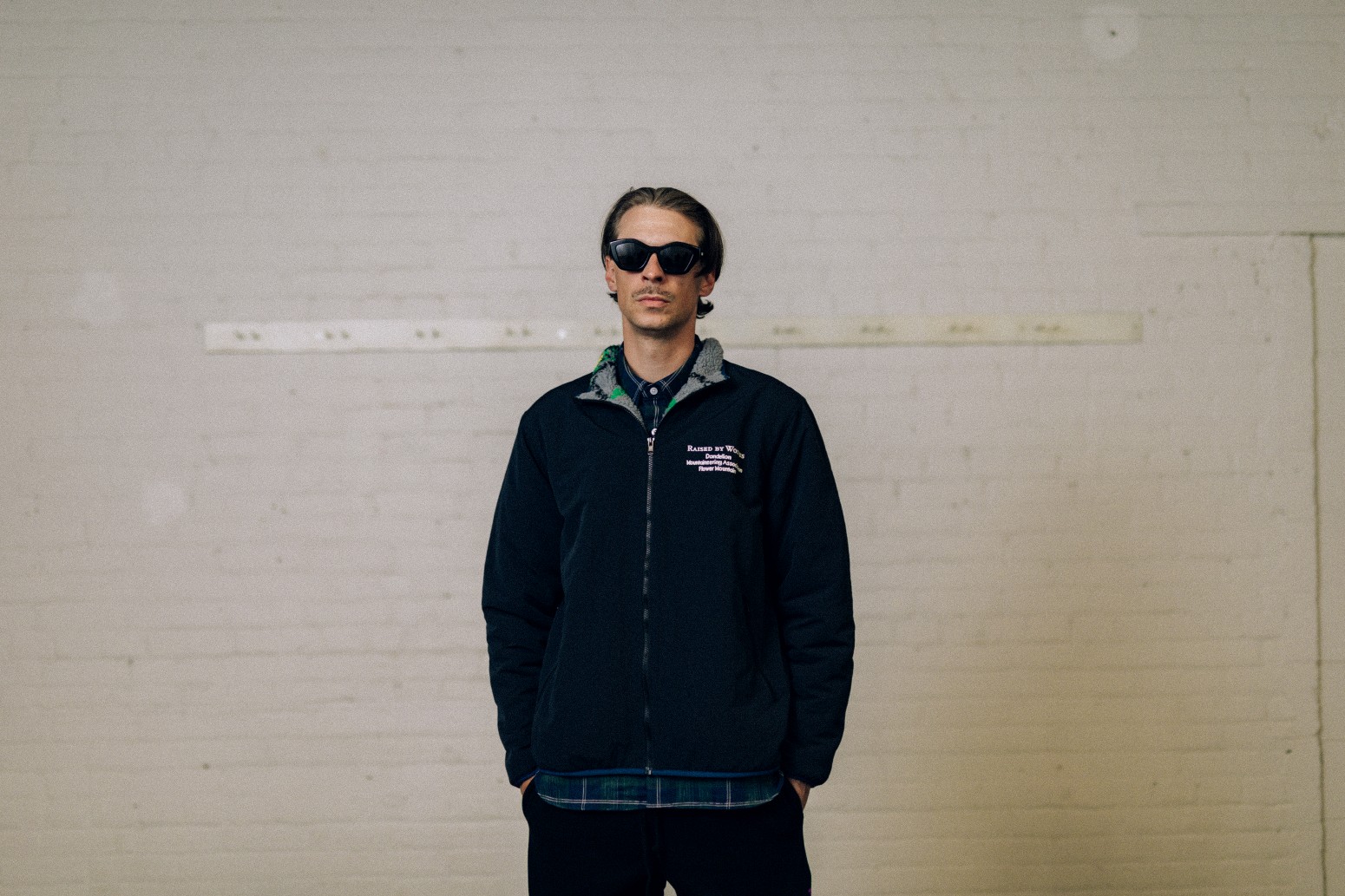 ��RAISED BY WOLVES/�쥤���ɥХ�����֥���DMA REVERSIBLE FLEECE JACKET ���㥱�å� / BLACK