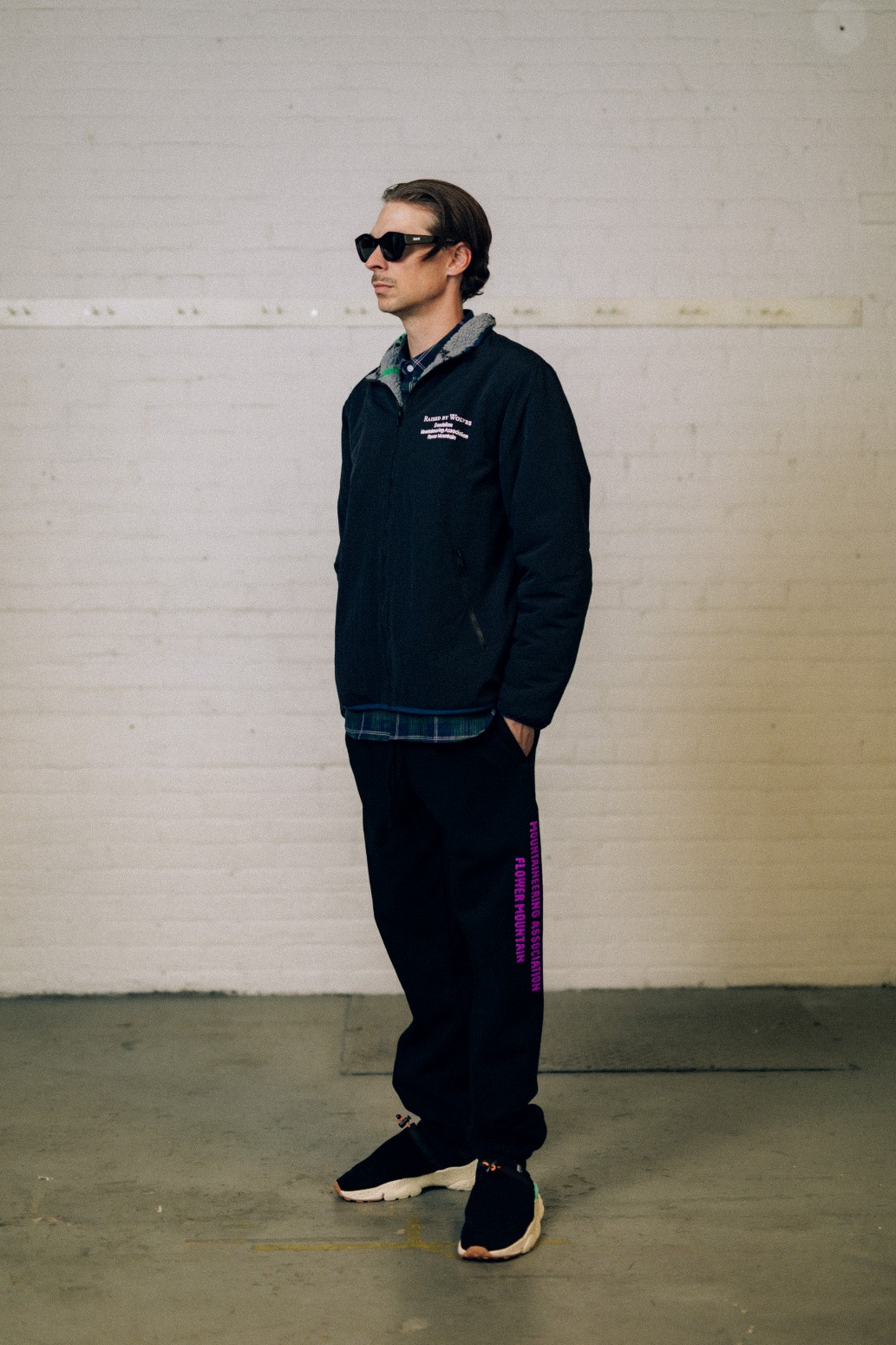 ��RAISED BY WOLVES/�쥤���ɥХ�����֥���DMA REVERSIBLE FLEECE JACKET ���㥱�å� / BLACK