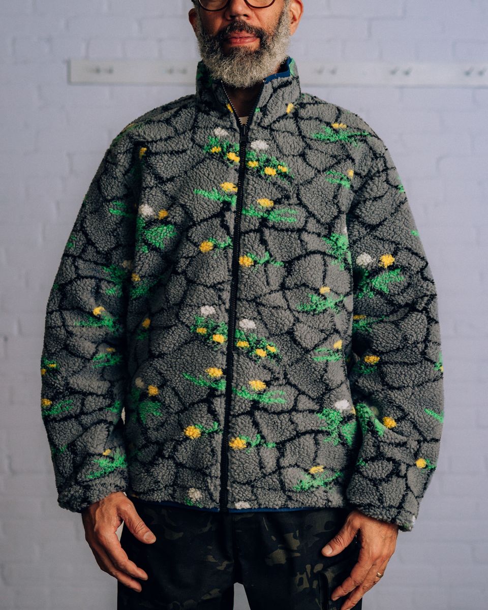 ��RAISED BY WOLVES/�쥤���ɥХ�����֥���DMA REVERSIBLE FLEECE JACKET ���㥱�å� / BLACK