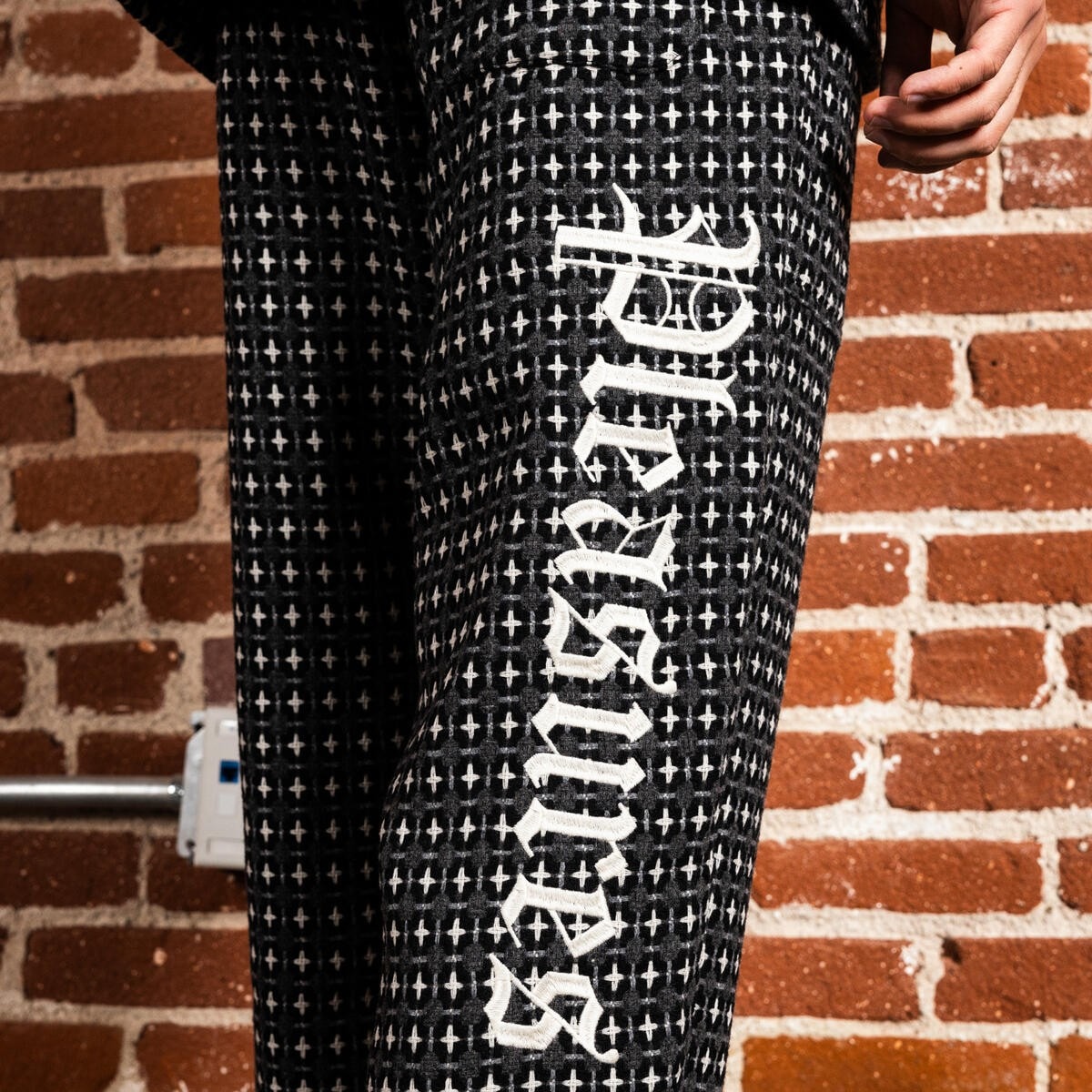 PLEASURES/ץ쥸㡼CROSS EASY PANTS ѥ / GREY