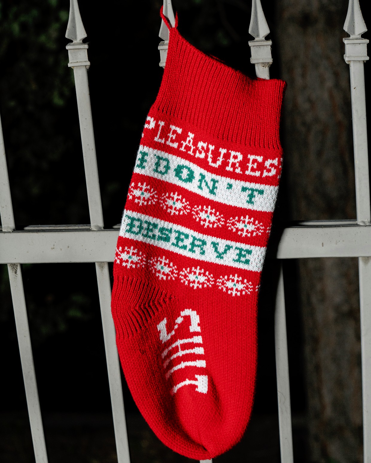 ��PLEASURES/�ץ쥸�㡼����NAUGHTY HOLIDAY STOCKING �ۥ�ǡ����ȥå��� / RED
