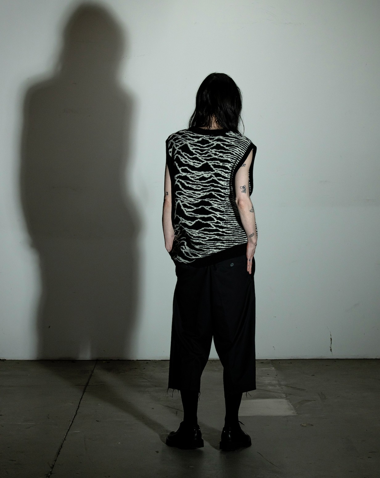 PLEASURES/ץ쥸㡼JOY DIVISION/祤ǥINTERZONE SWEATER VEST ˥åȥ٥ / BLACK