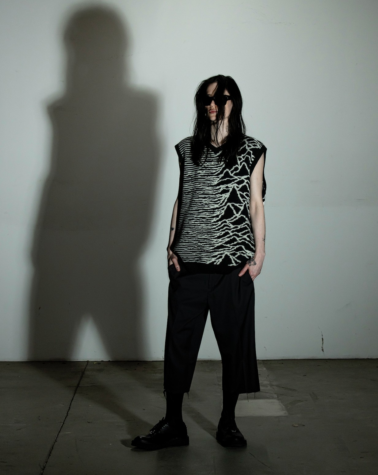 PLEASURES/ץ쥸㡼JOY DIVISION/祤ǥINTERZONE SWEATER VEST ˥åȥ٥ / BLACK