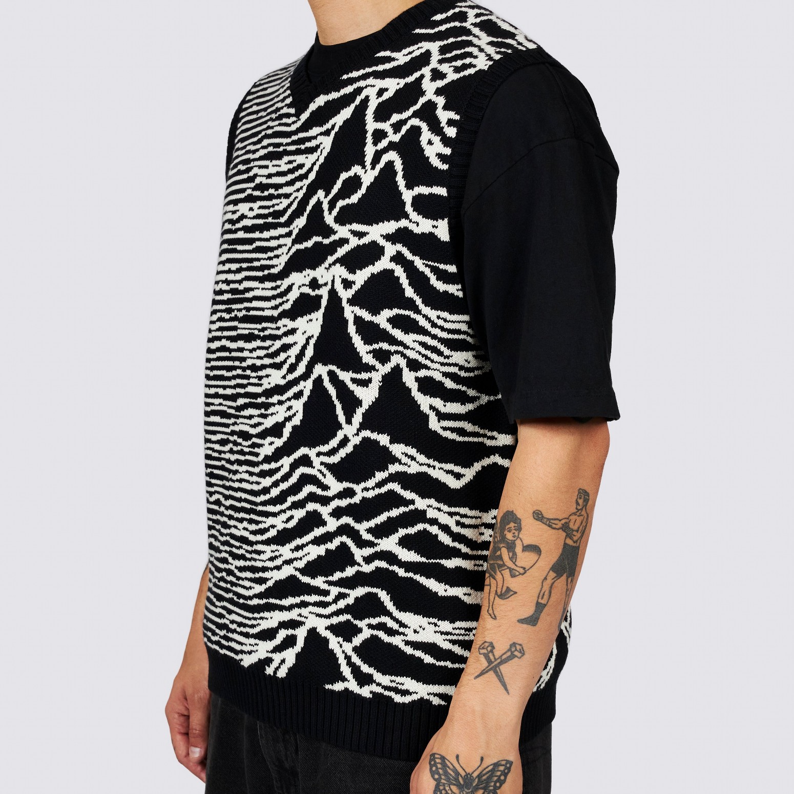 PLEASURES/ץ쥸㡼JOY DIVISION/祤ǥINTERZONE SWEATER VEST ˥åȥ٥ / BLACK