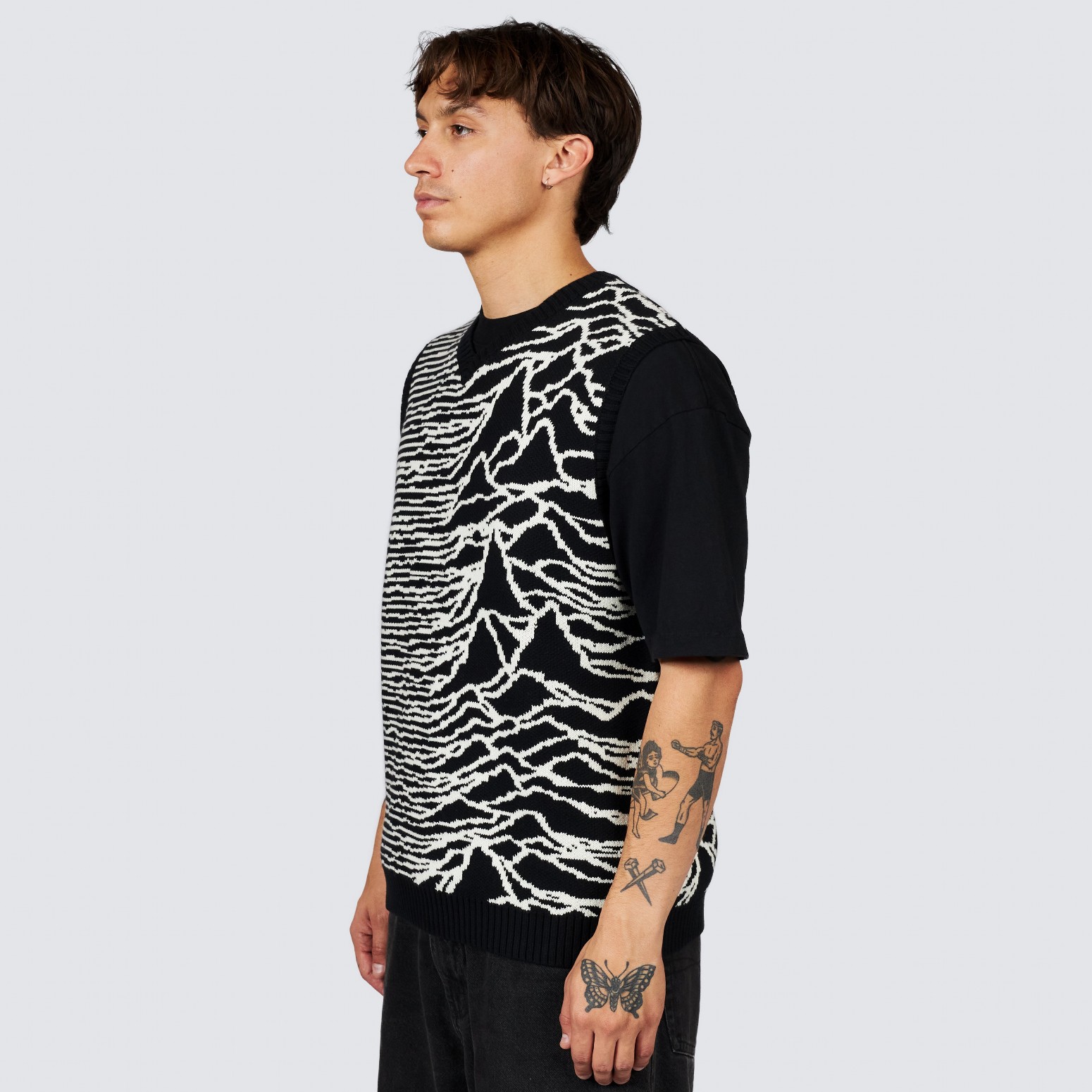 PLEASURES/ץ쥸㡼JOY DIVISION/祤ǥINTERZONE SWEATER VEST ˥åȥ٥ / BLACK