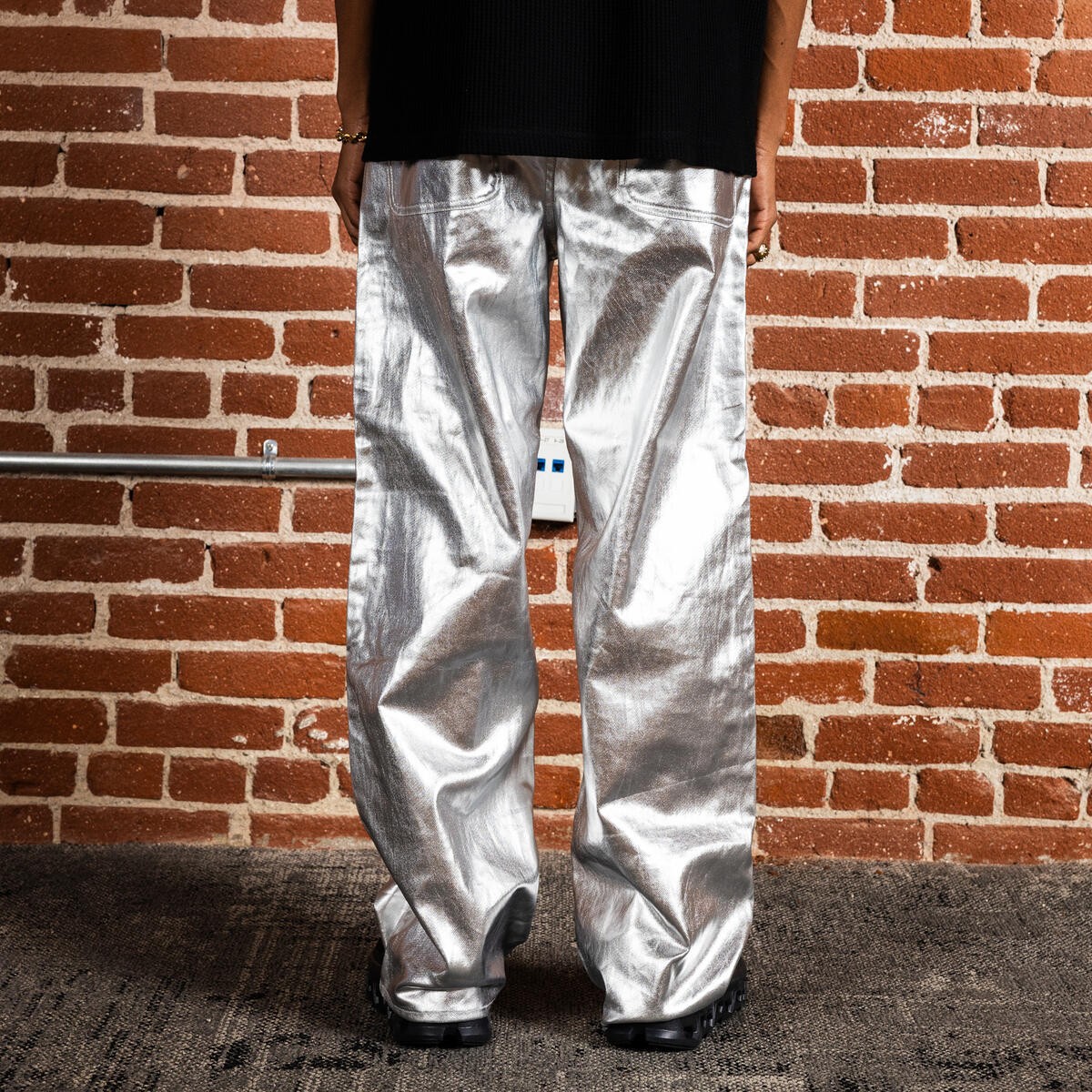 ��PLEASURES/�ץ쥸�㡼����LATEX FORMULA BAGGY JEANS �ѥ�� / SILVER