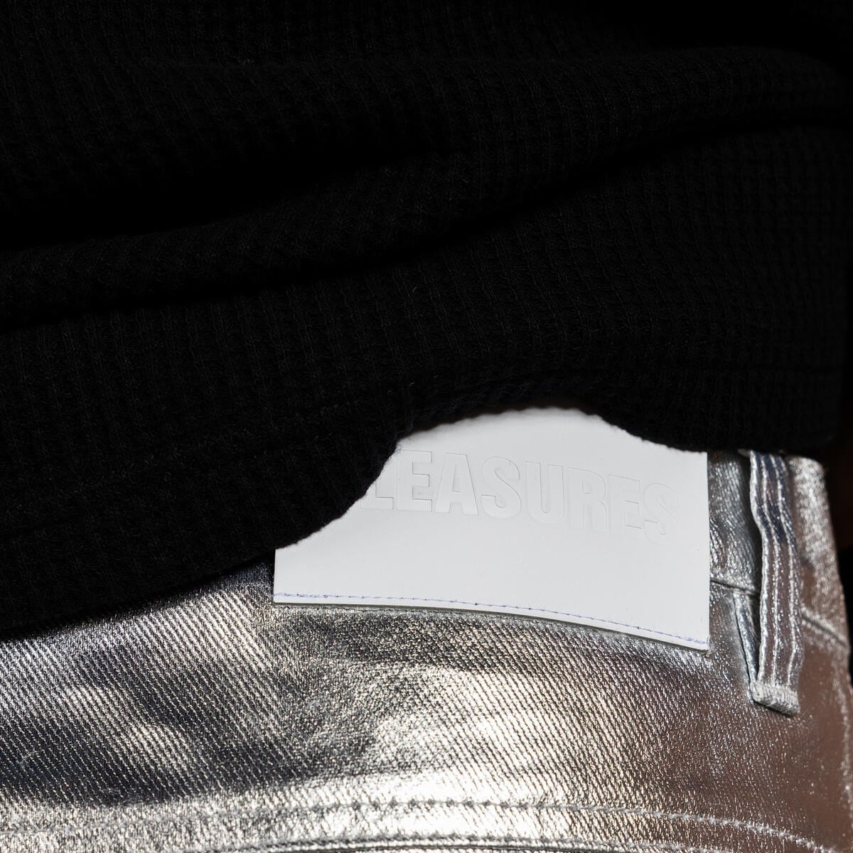 ��PLEASURES/�ץ쥸�㡼����LATEX FORMULA BAGGY JEANS �ѥ�� / SILVER