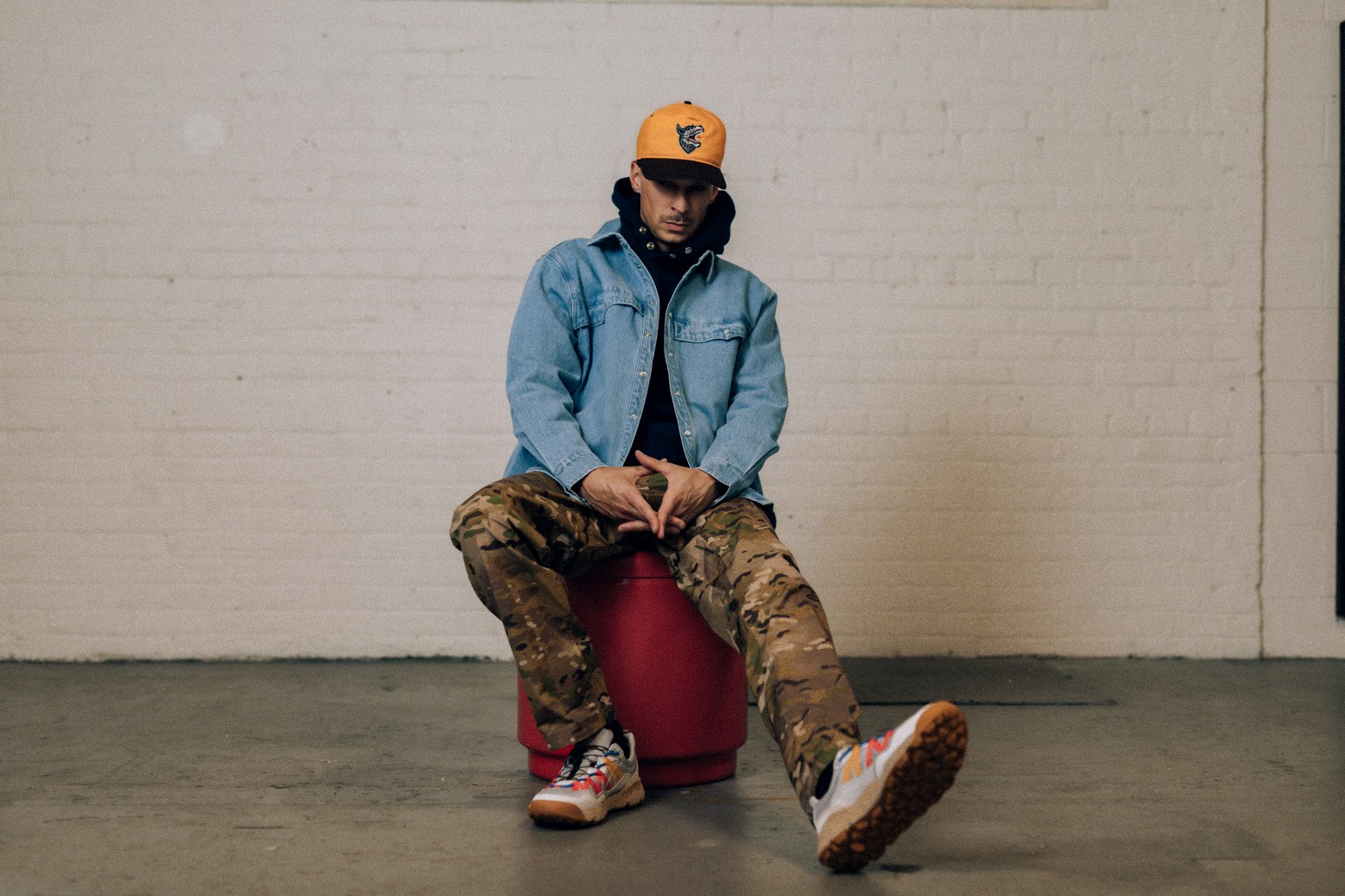 ��RAISED BY WOLVES/�쥤���ɥХ�����֥���WESTERN OVERSHIRT Ĺµ����� / WASHED DENIM