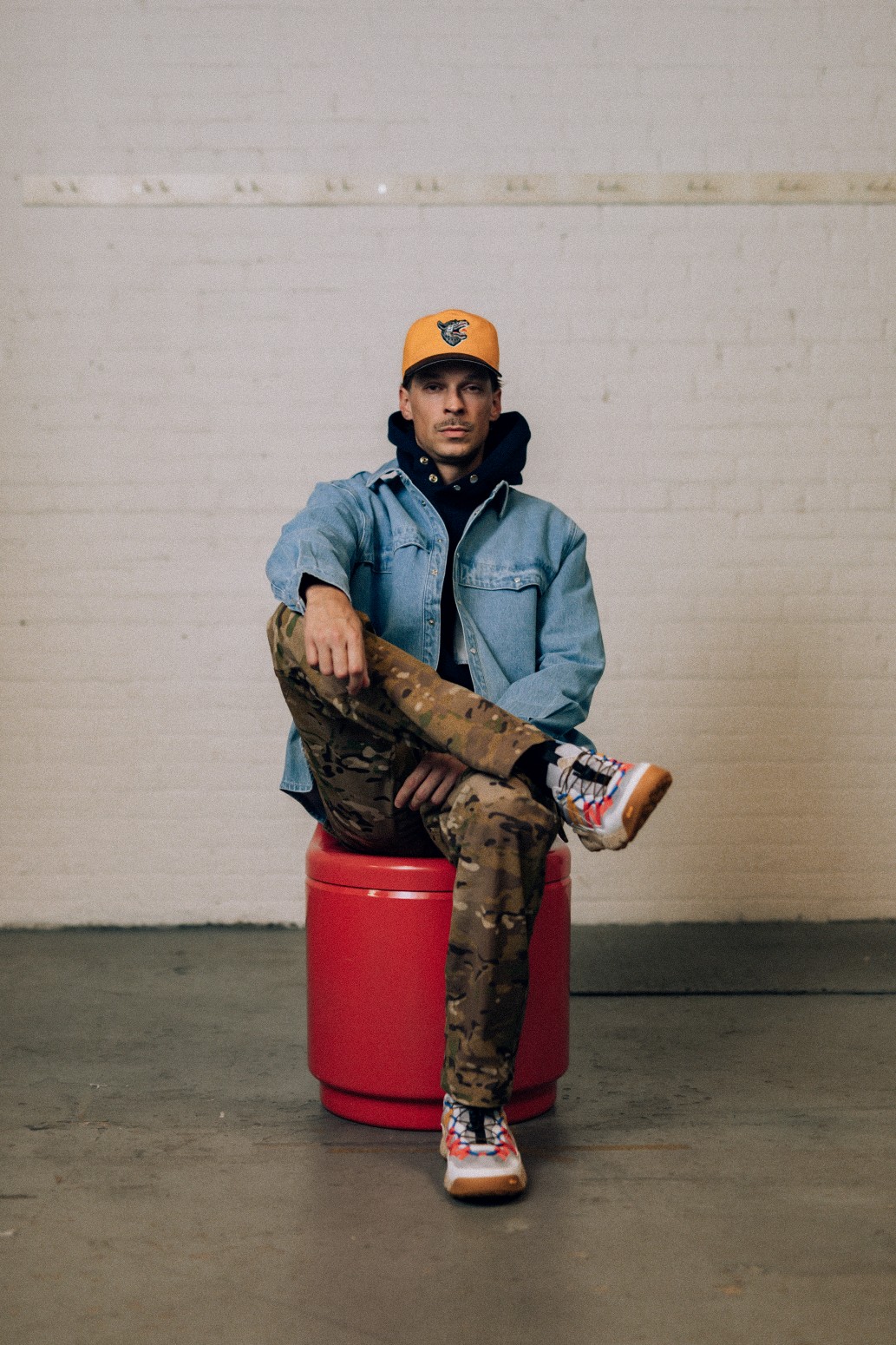 ��RAISED BY WOLVES/�쥤���ɥХ�����֥���WESTERN OVERSHIRT Ĺµ����� / WASHED DENIM