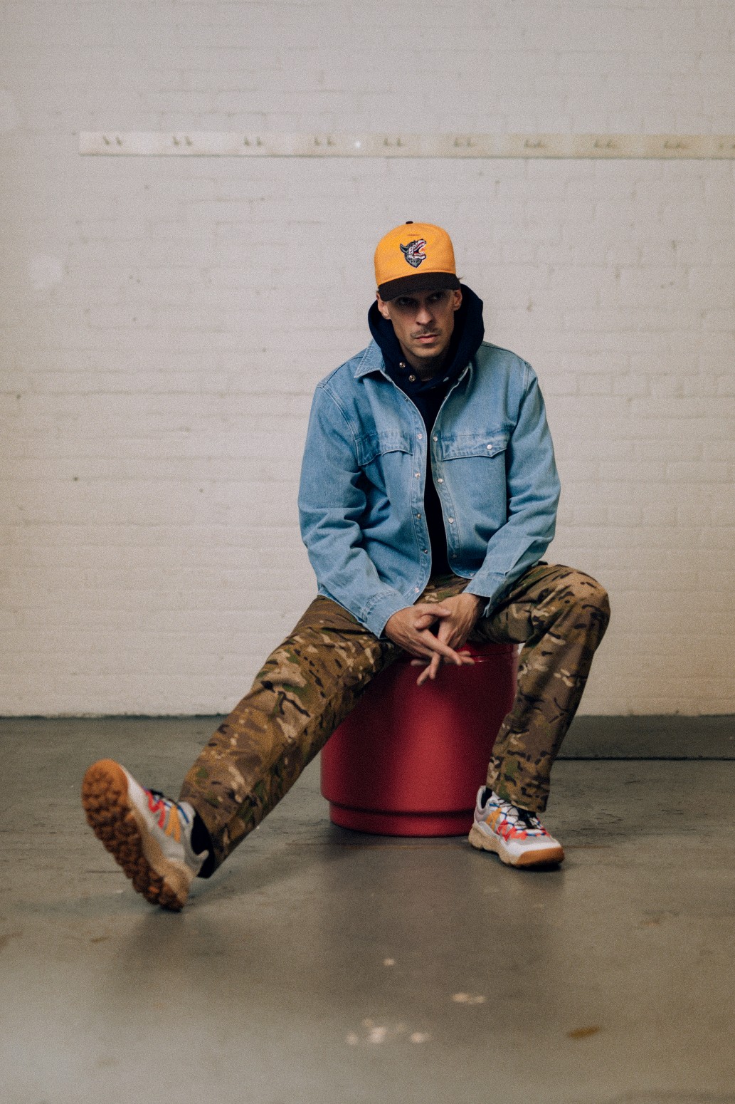 ��RAISED BY WOLVES/�쥤���ɥХ�����֥���WESTERN OVERSHIRT Ĺµ����� / WASHED DENIM