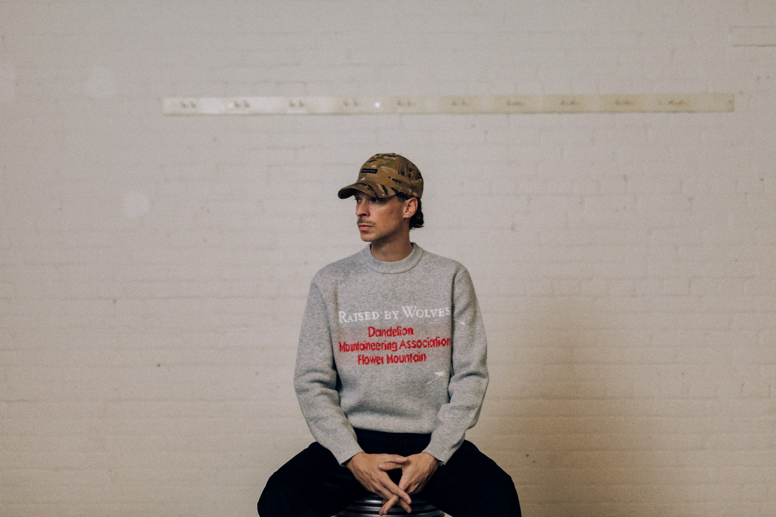 ��RAISED BY WOLVES/�쥤���ɥХ�����֥���DMA INTARSIA SWEATER �������� / HEATHERED GREY