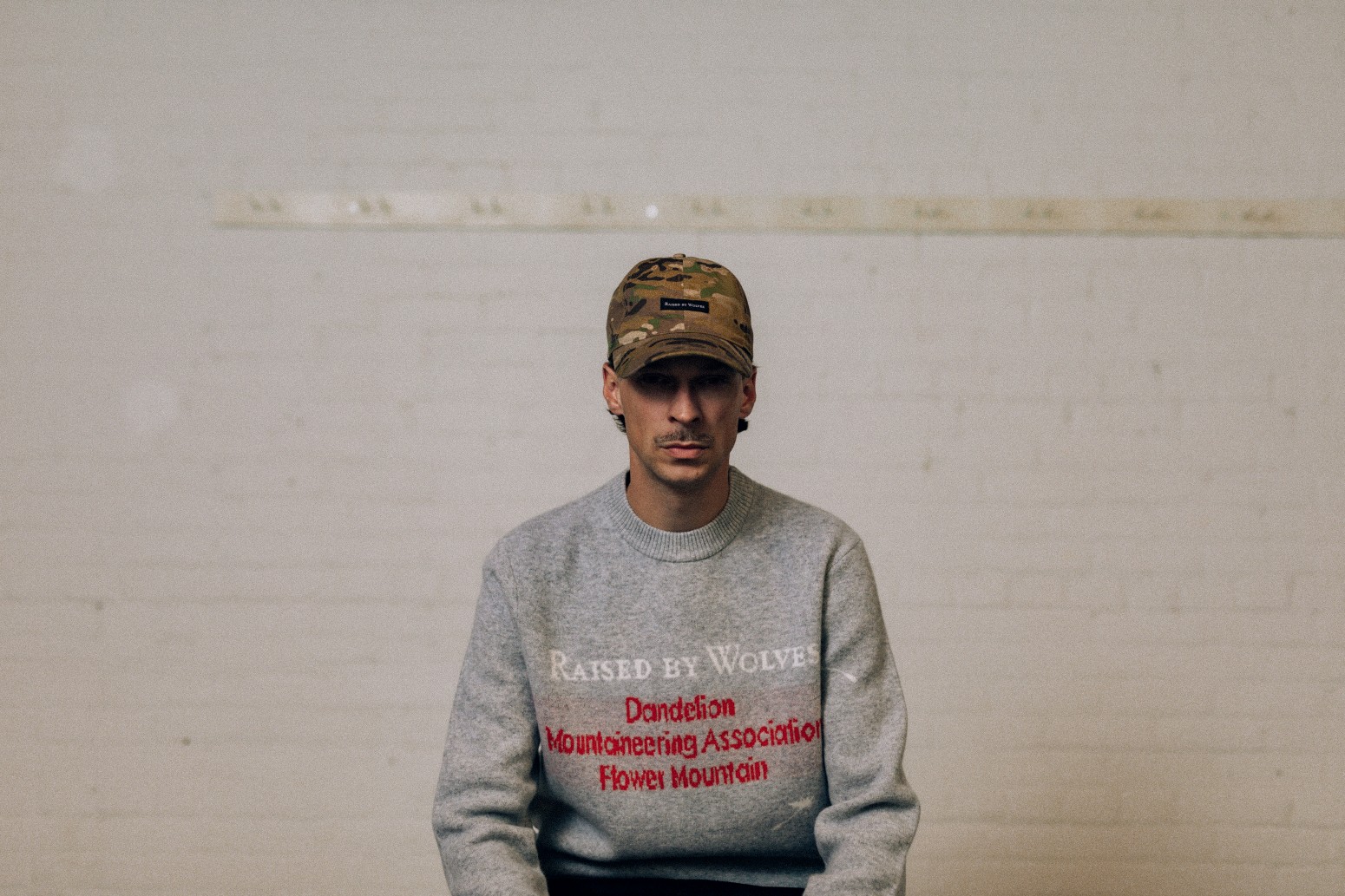 ��RAISED BY WOLVES/�쥤���ɥХ�����֥���DMA INTARSIA SWEATER �������� / HEATHERED GREY