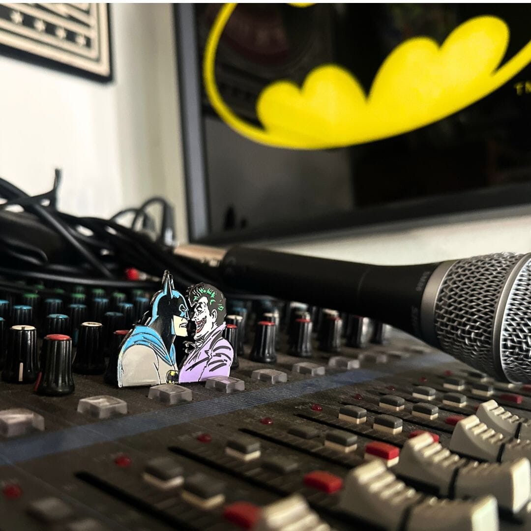 ��HANCHOLO/�ϥ������ߥХåȥޥ��BATMAN FACEOFF ENAMEL PIN �ԥ�Хå� / 