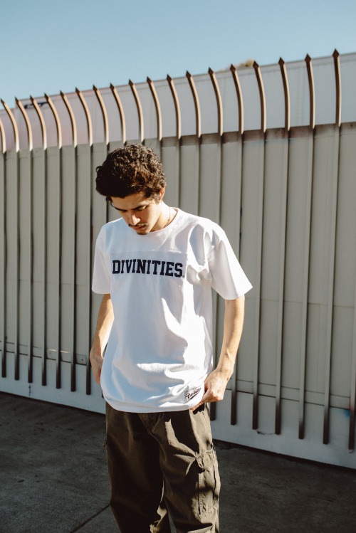 ��DIVINITIES/�ǥ��ӥ˥ƥ�������FOOTBALL TOP T����� / WHITE �ۥ磻�� ��