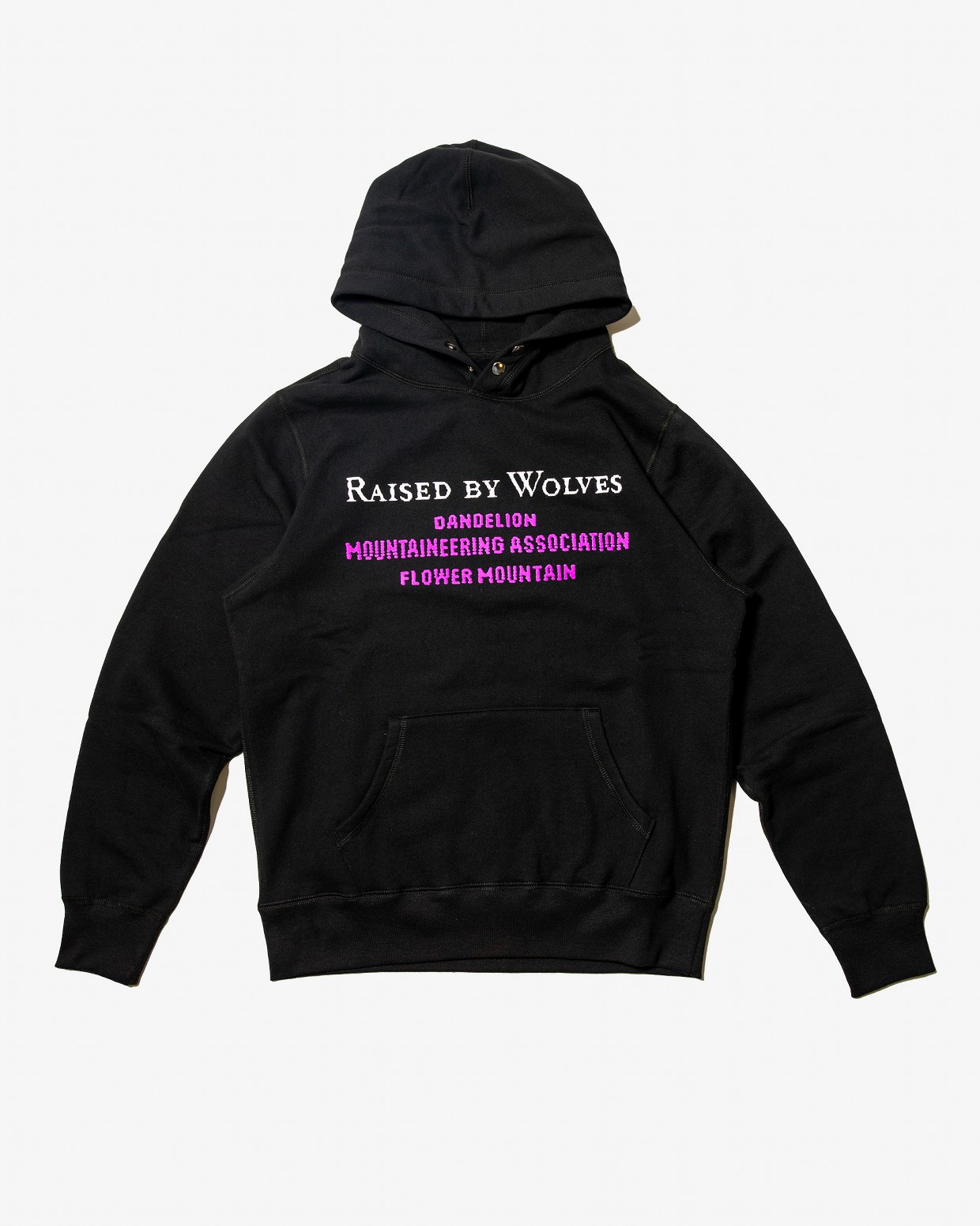 ��RAISED BY WOLVES/�쥤���ɥХ�����֥���DMA SNAP HOODIE �ѡ����� / BLACK