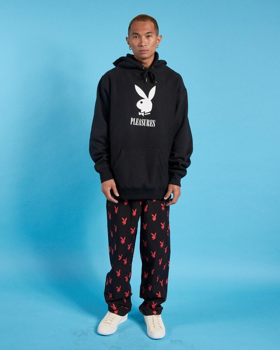 ��PLEASURES/�ץ쥸�㡼����PLAYBOY/�ץ쥤�ܡ�����PLAY HOODY �ѡ����� / BLACK �֥�å�