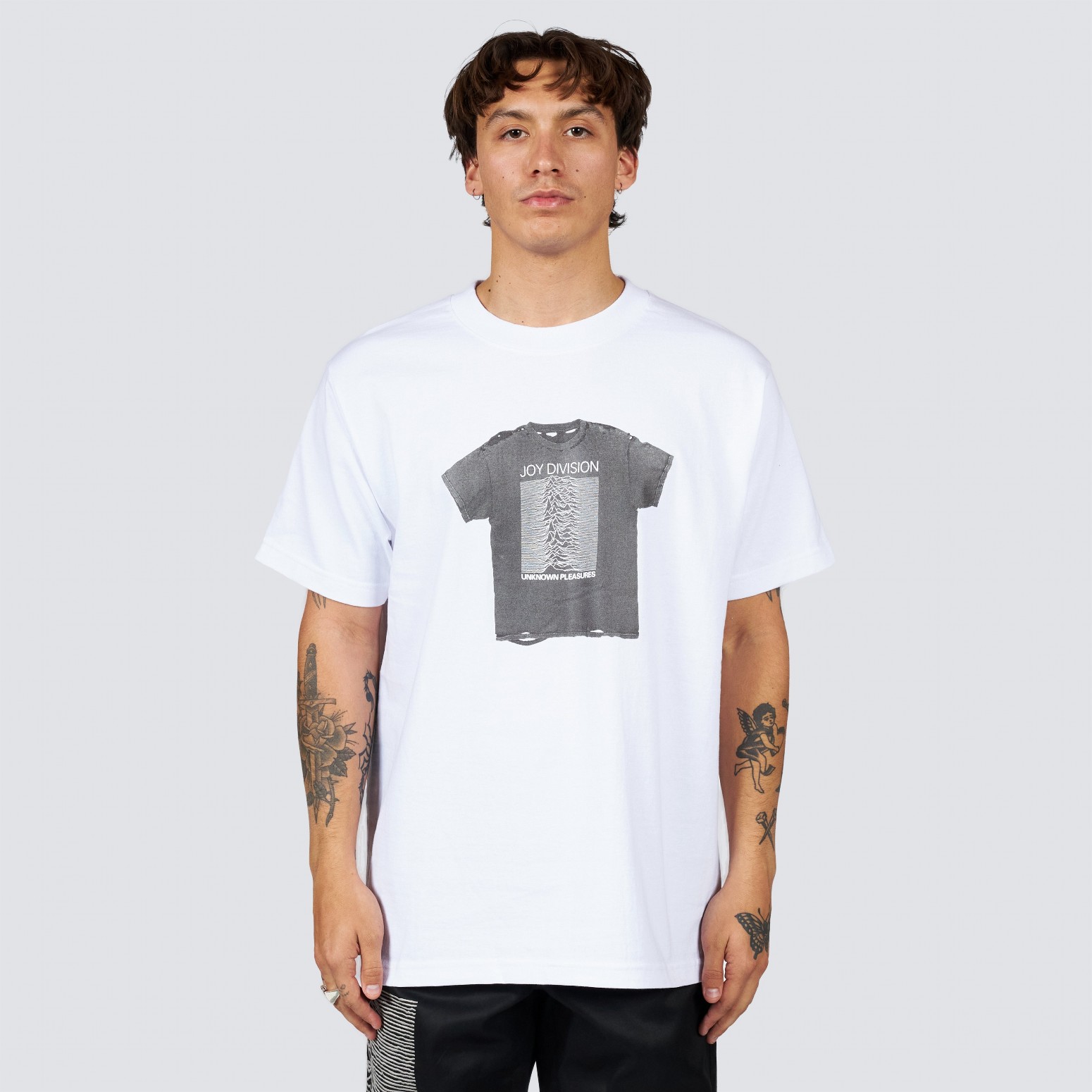 ��PLEASURES/�ץ쥸�㡼����JOY DIVISION/���祤���ǥ�����������BROKEN IN T-SHIRT T����� / WHITE