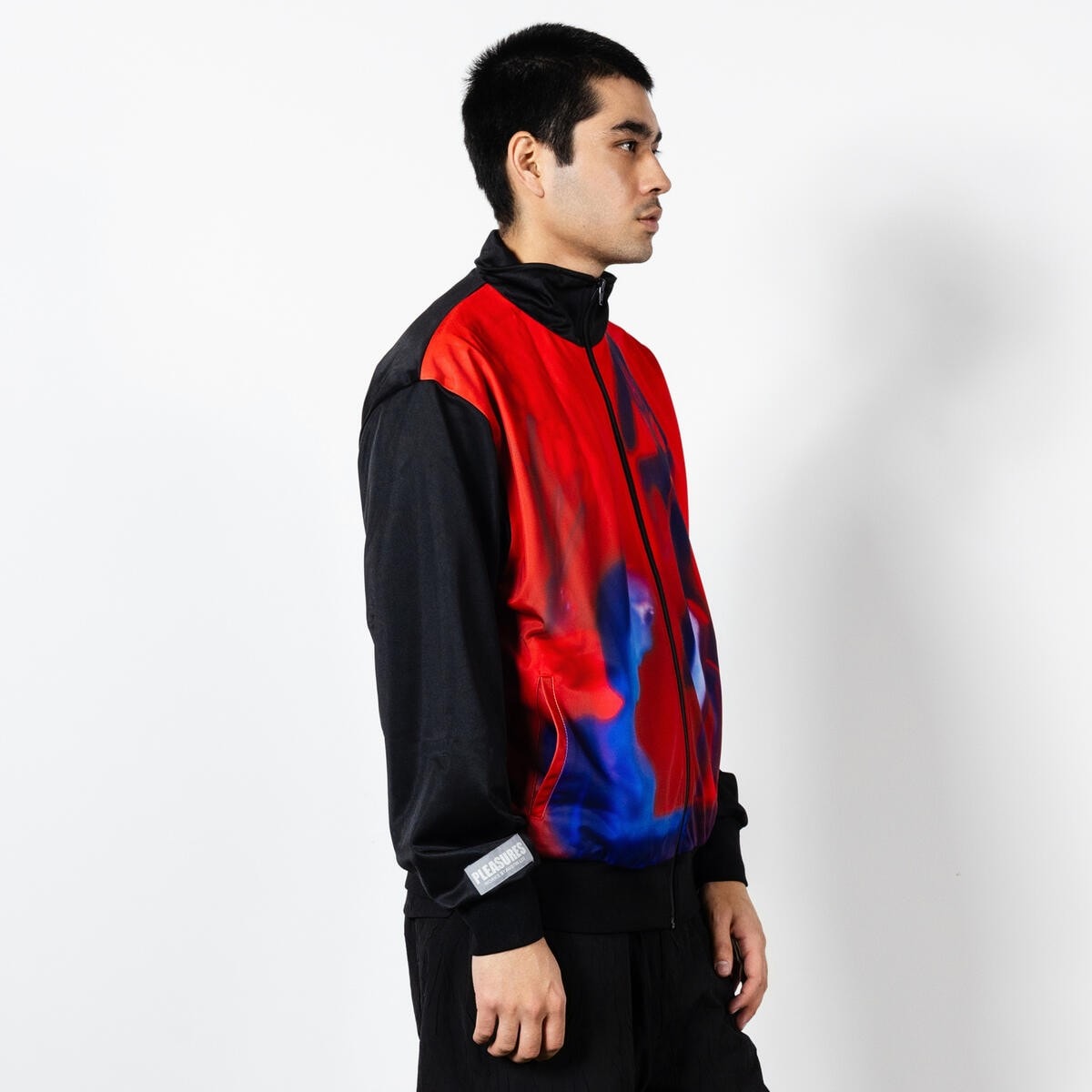 ��PLEASURES/�ץ쥸�㡼����AUSTIN LEE��SCREEN TRACK JACKET ���㥱�å� / BLACK