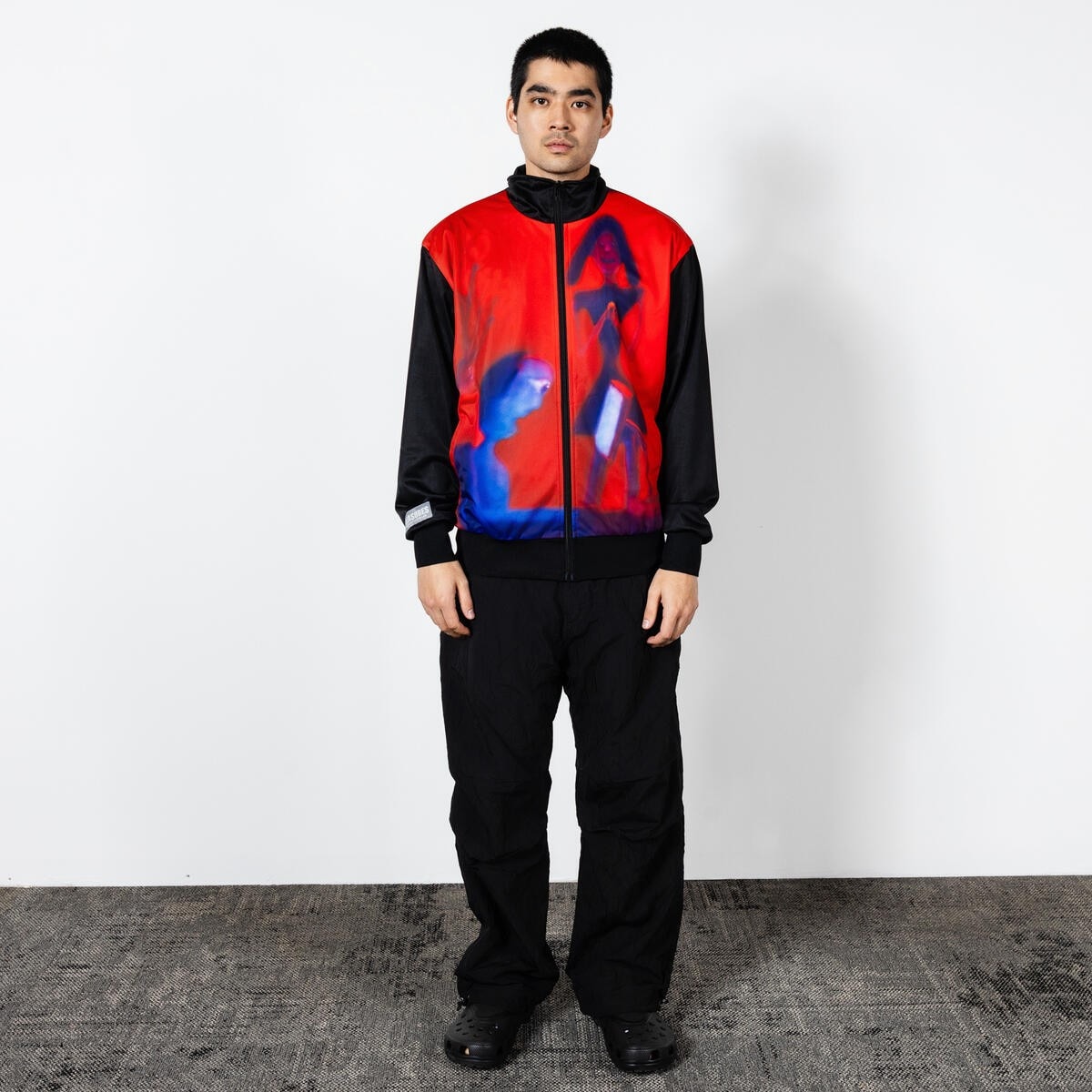 ��PLEASURES/�ץ쥸�㡼����AUSTIN LEE��SCREEN TRACK JACKET ���㥱�å� / BLACK