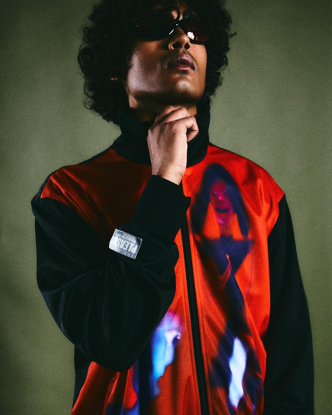 ��PLEASURES/�ץ쥸�㡼����AUSTIN LEE��SCREEN TRACK JACKET ���㥱�å� / BLACK