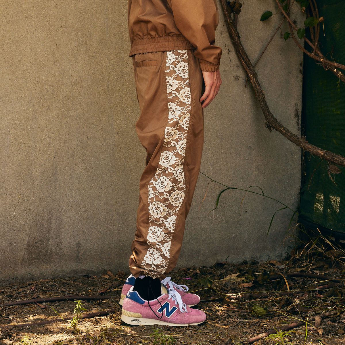 ��PLEASURES/�ץ쥸�㡼����IUTER/����������FRANCESCA TRACK PANTS �ѥ�� / BROWN