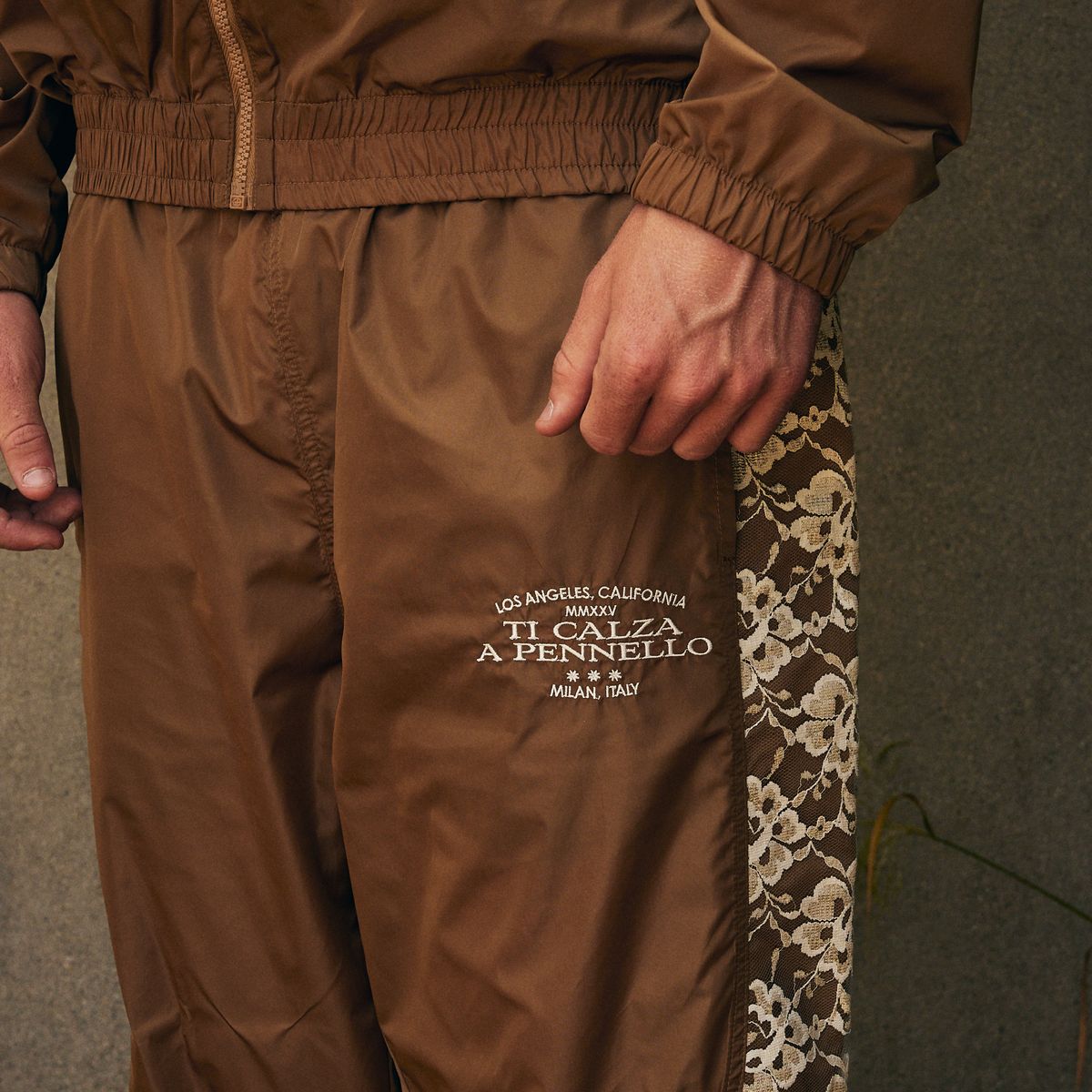 ��PLEASURES/�ץ쥸�㡼����IUTER/����������FRANCESCA TRACK PANTS �ѥ�� / BROWN