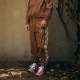��PLEASURES/�ץ쥸�㡼����IUTER/����������FRANCESCA TRACK PANTS �ѥ�� / BROWN