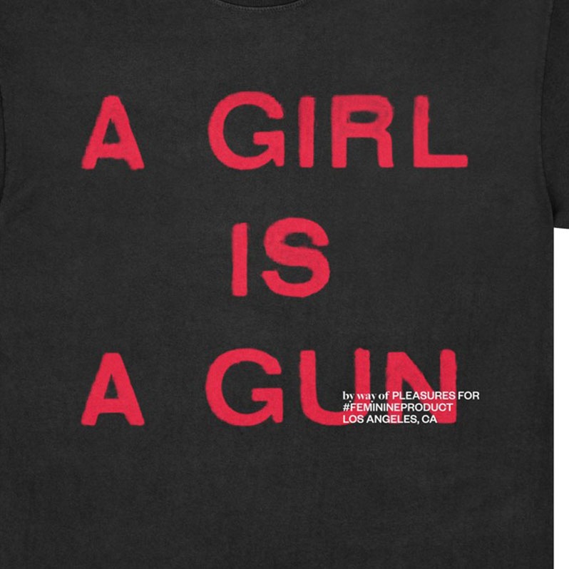 PLEASURES/ץ쥸㡼GIRL IS A GUN T-SHIRT T / BLACK