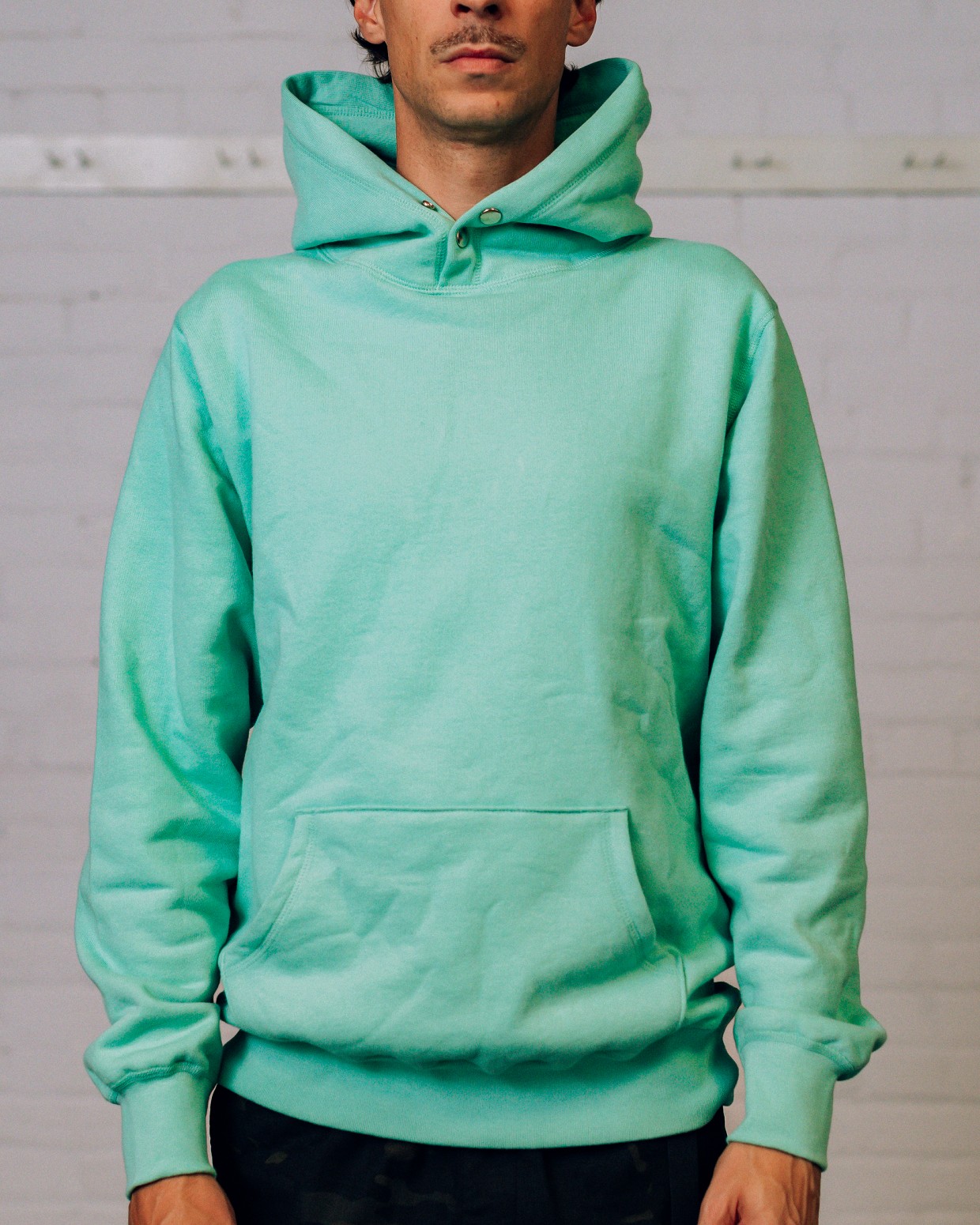 ��RAISED BY WOLVES/�쥤���ɥХ�����֥���CLASSIC SNAP HOODIE �ѡ����� / SAGE