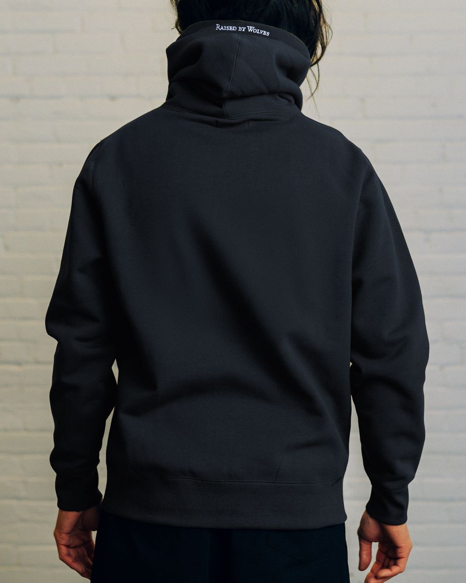 ��RAISED BY WOLVES/�쥤���ɥХ�����֥���CLASSIC SNAP HOODIE �ѡ����� / NAVY