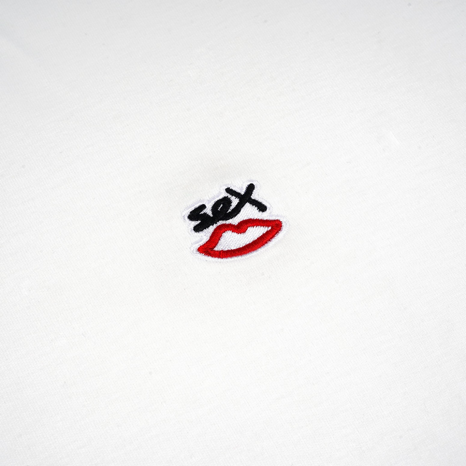 SEX SKATEBOARDS/åȥܡɡMINI EMBROIDERED LOGO  T / WHITE